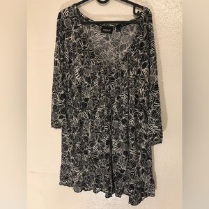 Avenue stretch top, so 22/24, black-and-white print with tie in front LI…